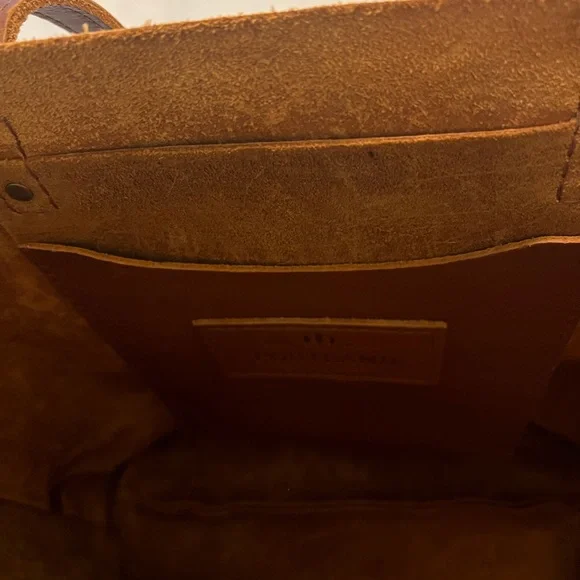 Portland Leather honey crossbody large Leather Tote Bag - Picture 8 of 8